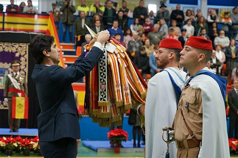 Corbata de la Ciudad de Coín en la bandera de los Regulares de Ceuta