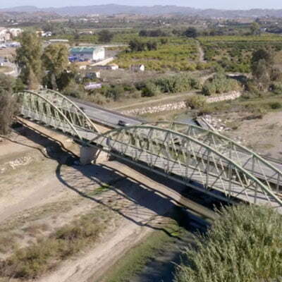 rivera del río Guadalhorce Cártama y su puente de hierro